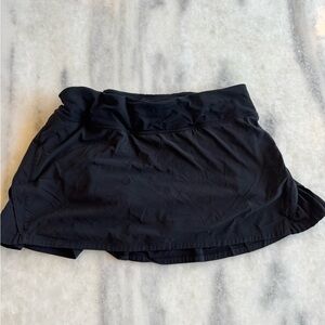 Black play off the pleats Lululemon skirt 6